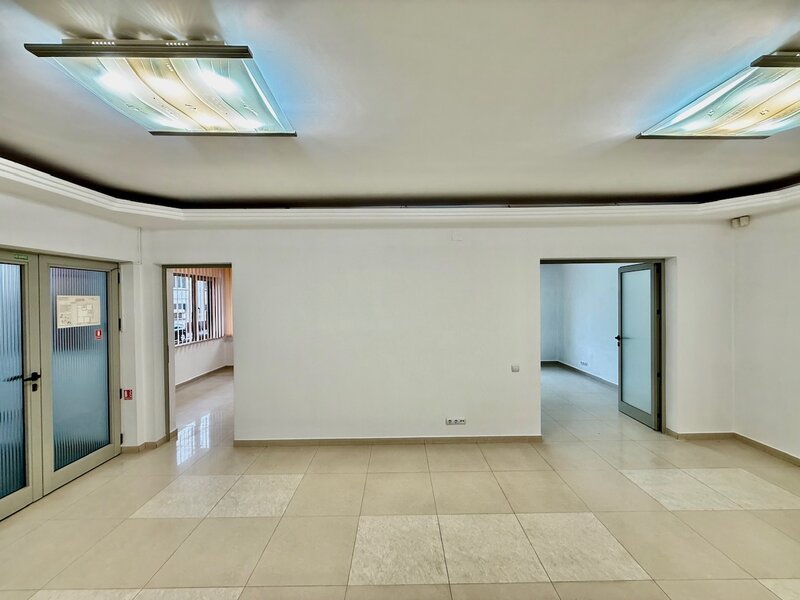 Unirii, Tineretului, Dimitrie Cantemir, 120 mp, parter.