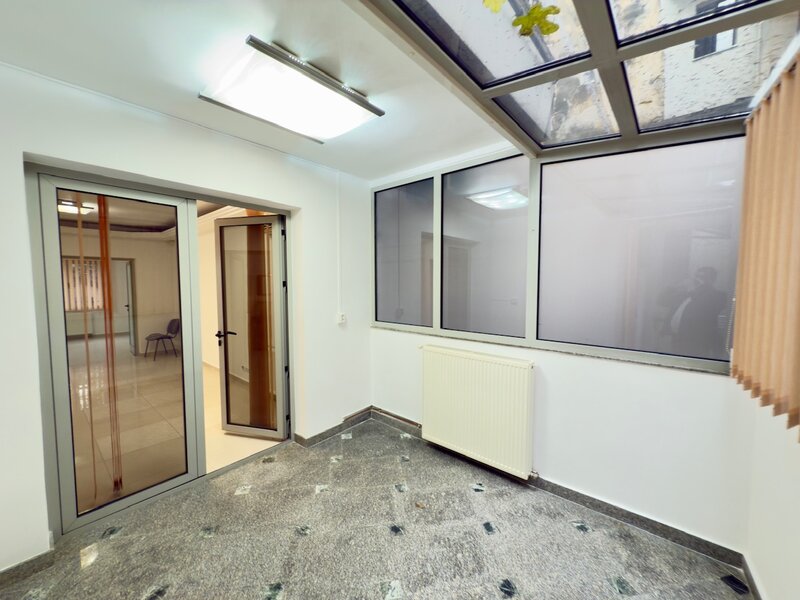 Unirii, Tineretului, Dimitrie Cantemir, 120 mp, parter.